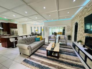Peaceful 5-bedroom house with pool! - Orlando - 1