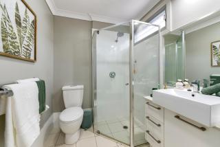 Experience this Stylish Brisbane Apartment - 2