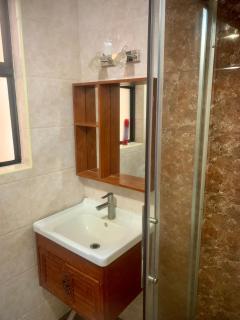 Kilimani Studio near Yaya Centre - Nairobi - 2