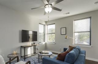 Cozysuites Music Row Stylish 2BR-free parking 14 - Nashville - 7