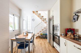 Apartamento completo con 3 amplios dormitorios y gran azotea privada - 1