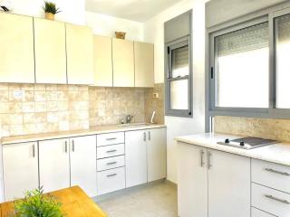 Two Bedrooms Duplex Apartment l Bugrashov Street l by Bookiz - Tel Aviv - 5