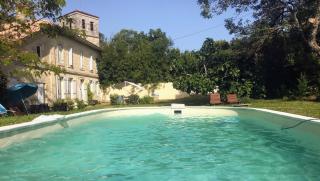 GITE 40 m2 - à Coutras STUDIO avec kitchenette , espace salon, TV, 2 à 3 personnes PISCINE WIFI CLIM près Saint EMILION - 1