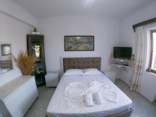 Oceanfront Outlook Rooms - Sarandë - 6