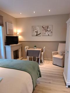 Casa-Cosi, tourist & business suites & flats with reserved parking and private terraces in shared garden with seasonal pool included, private sauna available - Lokeren - 8