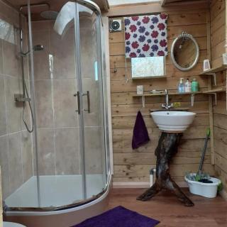 Love2Yurt - Farthinghoe - 1