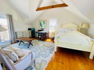 Relaxing guesthouse with pool, stunning views close to beach - Nantucket - 5