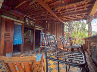 Cozy Apartment, Bayview, 3 blocks to beach/center - 5