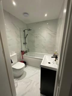Spacious Relaxing Double Bedroom near Heart of City - 1