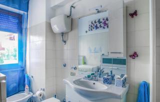Lovely Apartment In Villarosa Di Martinsicuro - 8