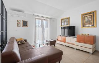 Awesome Apartment In Murter - Murter - 8