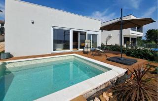 Stunning Home In Pomer With Kitchen - Pomer - 3
