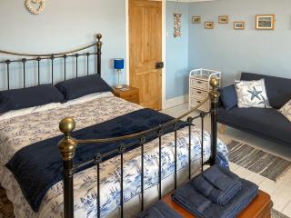 Beachcombers Retreat - Felixstowe - 3