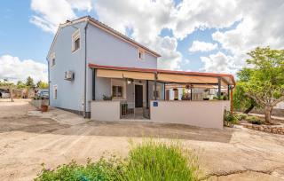 Cozy Home In Banjevci With Jacuzzi - Banjevci - 0