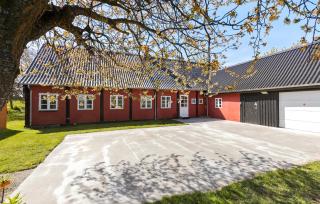 Cozy Home In Østermarie With Kitchen - Østermarie - 1