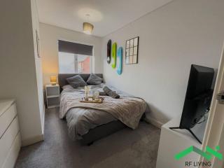 Contractors - NHS Staff - Close to amenities - New Waltham - 5