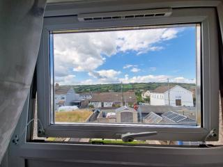 3BR-Sleeps6-PetsOK-Off road parking-Garden - Kidwelly - 5