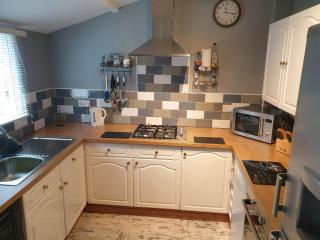 3BR-Sleeps6-PetsOK-Off road parking-Garden - Kidwelly - 0