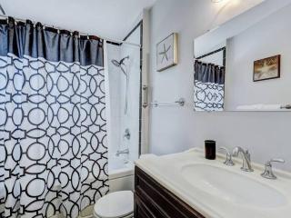 Historic Savannah Gold Private Condo with Pool - 2bed, 1&half bath, Sleeps 6, 1st Floor, 15 Min Walk To Historic Savannah Center And All Attractions - 3