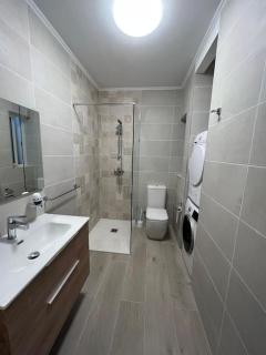 Sweet 1-bedroom penthouse in the heart of it all - 7