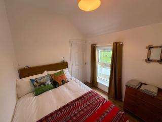 The Alpaca Farmhouse with hot tub and alpaca experience included - Dromara - 9
