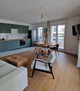 Chic & Spacious 3-Bedroom with balcony - Saint-Ouen - 0