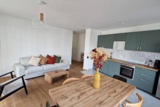 Chic & Spacious 3-Bedroom with balcony - Saint-Ouen - 1