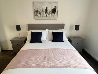 Academy Street Apartments - Belfast - 9