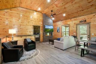 Allure Woods View HotTub Outdoor Dining Games - Sevierville - 4