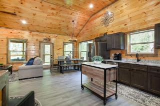 Allure Woods View HotTub Outdoor Dining Games - Sevierville - 2