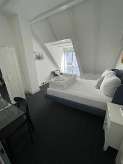 Zentral gelegenes Premium-Apartment mit viel Tageslicht - Amburgo - 4