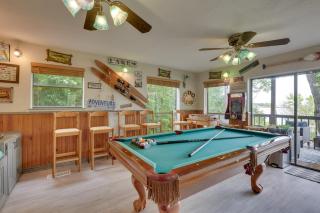 Lakehouse Hot Tub, Waterslide, Game Room and Kayaks - Blanchard - 1