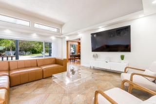 Tropical Waterfront Family Oasis - Amazing Location - 3