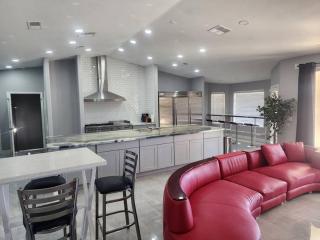 Sleeps 16 Park Your Toy Trailers Here - Lake Havasu City - 0