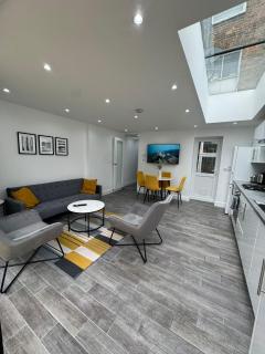 2 double bedroom garden flat in Acton,London - Londra - 0