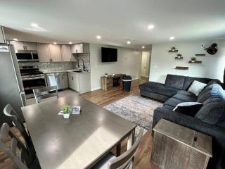 The entire Stephentown Hotel. 28 person occupancy - 6