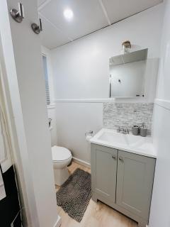 NEW! Cozy and Modern unit with Hot tub - Laconia - 6