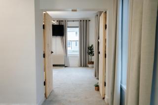 NEW! Cozy and Modern unit with Hot tub - Laconia - 1