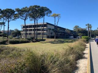 Salty Sand-Close to the pool, steps to the beach! - Hilton Head Island - 1