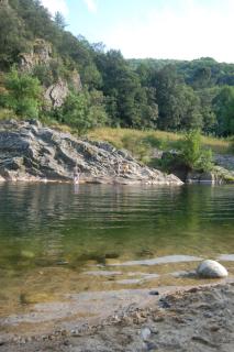 Gîtes de Neyrac, appartement Rose - piscine, rivière à 100 m, vue sur les collines - Meyras - 9