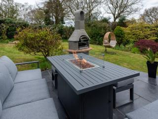 Pass the Keys Acorn Lodge · Luxury Retreat In a Stunning Oasis With Hot Tub - Market Drayton - 8