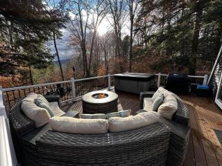 NEW! Cozy & Modern A-Frame in the woods w/HOT TUB - Tamworth - 4