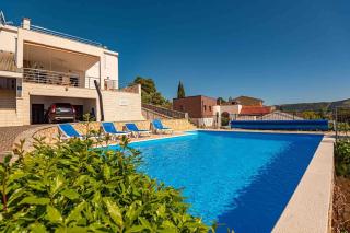 Amazing Mediterranean view Villa Oliva Zaboric - Zaboric - 9