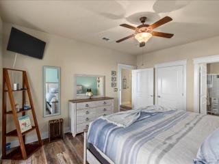 The Perfect Bay-Front Destination - 3