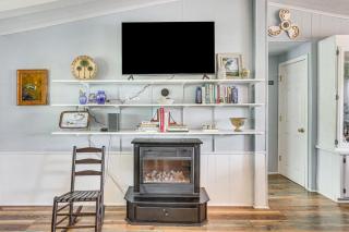 Lake Marion Home Kayaks, Dock, Waterfront Fun! - 5