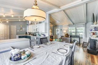 Lake Marion Home Kayaks, Dock, Waterfront Fun! - 2