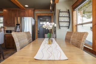 Alpine View Lodge: Mountain Views, Hot Tub, Dog Friendly - 2