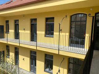 HONEST Karlin - Prague - 7