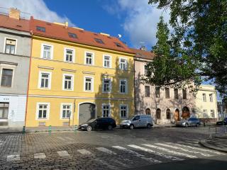 HONEST Karlin - Prague - 9