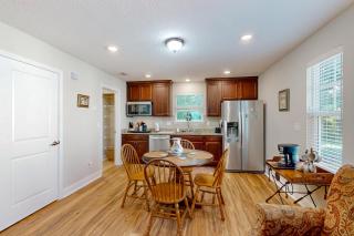 Charming apartment with beautiful marsh views and shared patio - 9